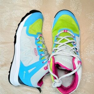 Keen Blue Green Athletic Shoes Vibrant Design